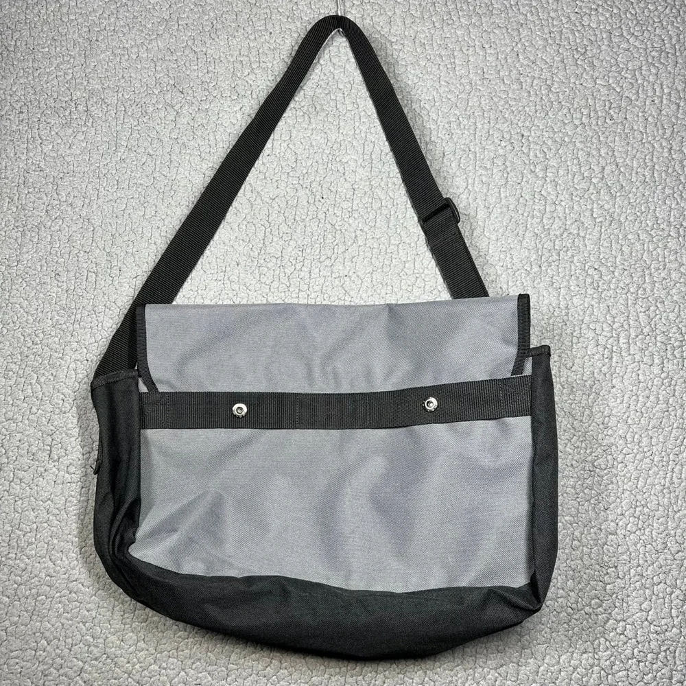 Thule Sweden Quest Messenger Bag Grey Black Canvas Crossbody Laptop Travel Case